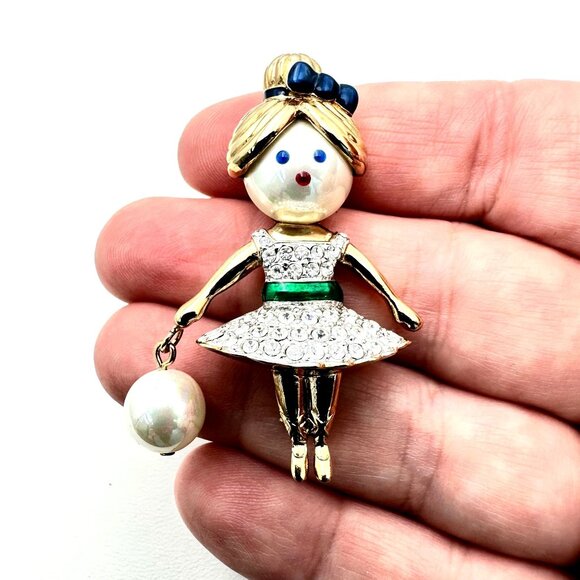 Carolee Rare Figural Girl With Ball Brooch Pin Rhinestones Gold Tone - Picture 1 of 2
